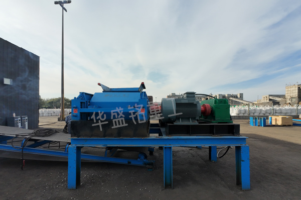 新疆時產150噸硅錳合金礦齒輥破碎線