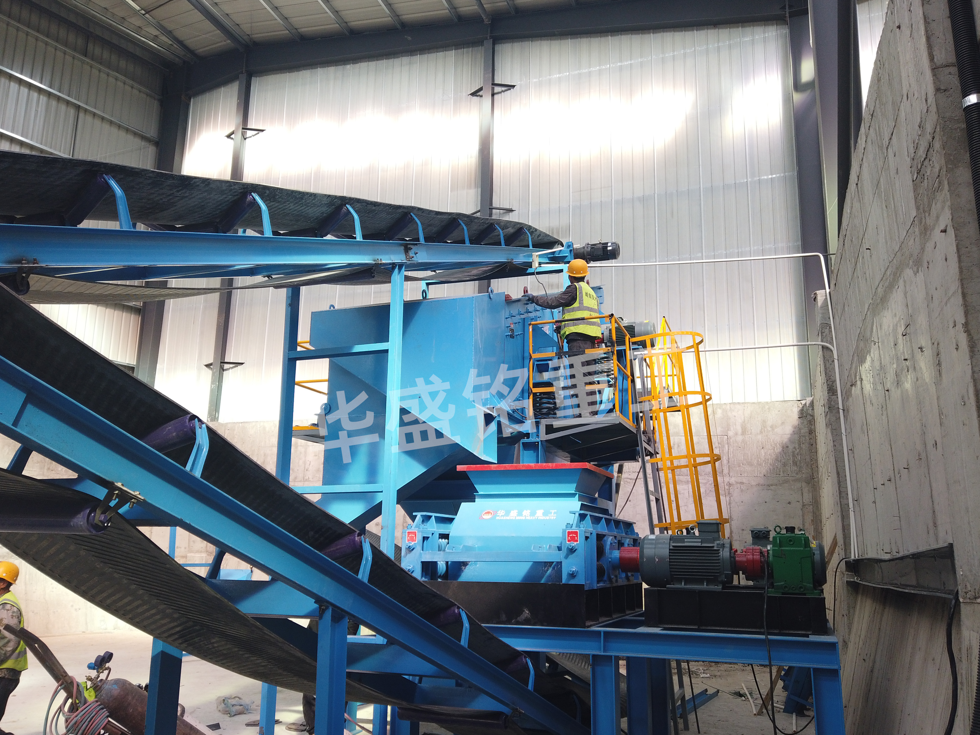 廢舊瀝青路面篩分破碎一體機(jī),瀝青路面破碎機(jī),瀝青廢料回收設(shè)備,再生料專(zhuān)用破碎機(jī)