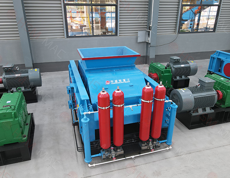 石灰巖破碎機，石灰巖制砂機，大型液壓對輥制砂機價格，對輥制砂機型號